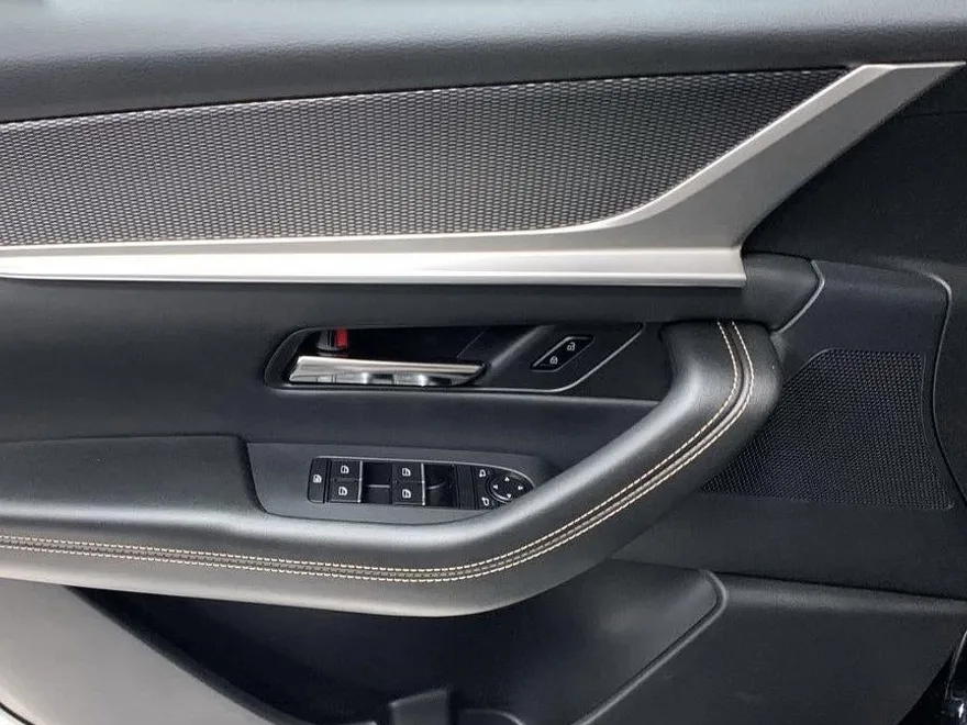 2025 Mazda CX-70 Plug-in Hybrid Premium photo 18