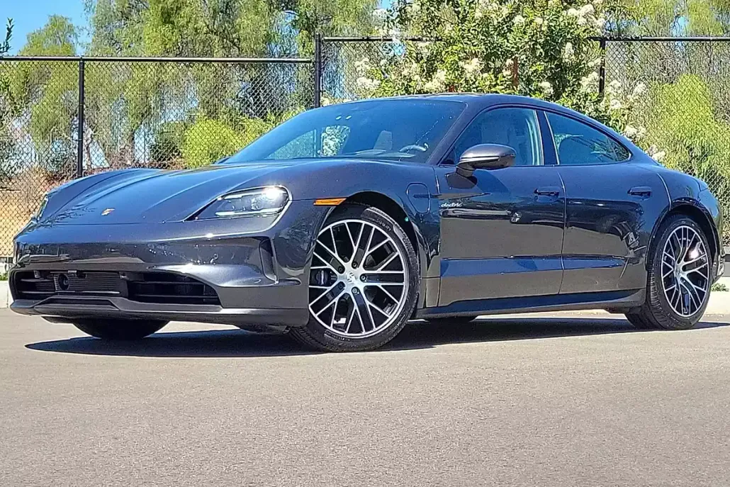 2025 Porsche Taycan photo 1