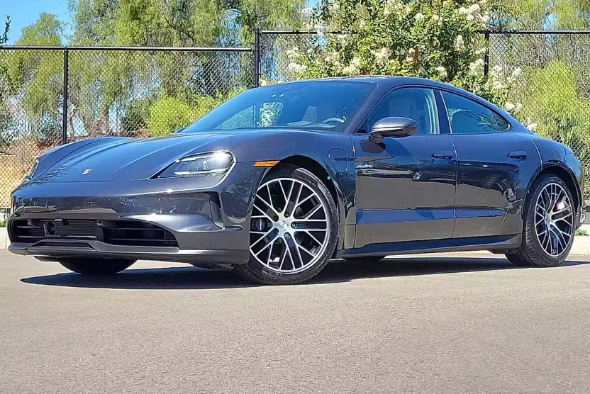 2025 Porsche Taycan photo 1