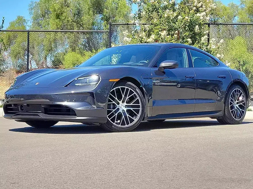 2025 Porsche Taycan photo 1