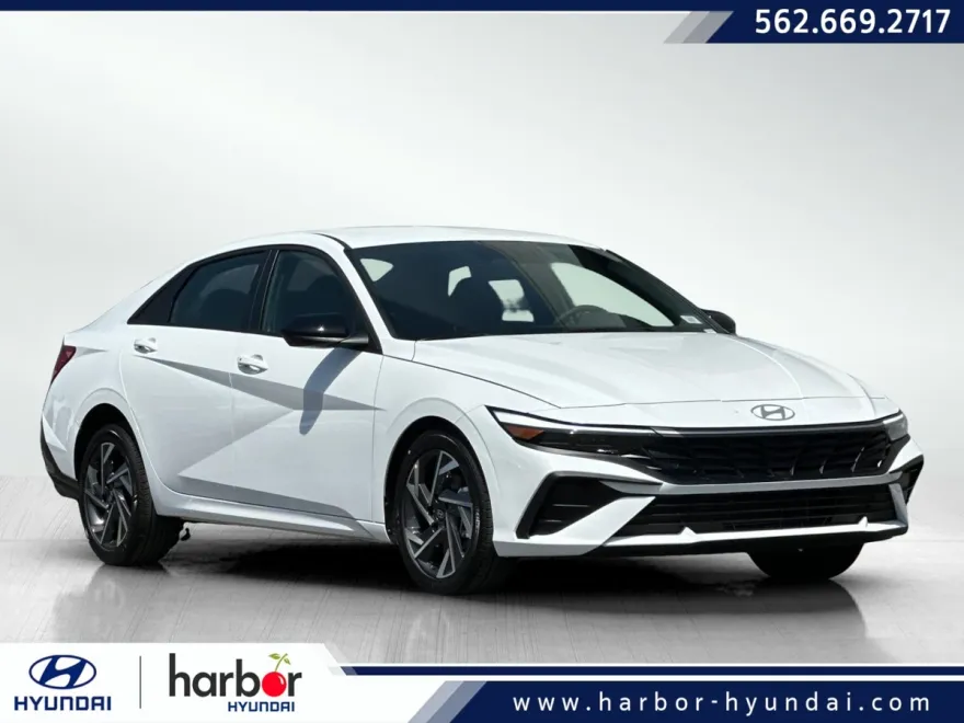 2025 Hyundai Elantra SEL Sport photo 1