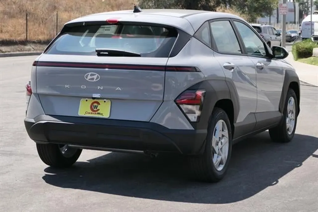 2026 Hyundai Kona SE photo 1