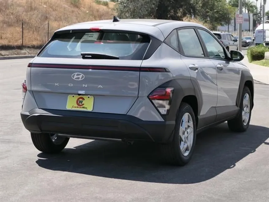 2026 Hyundai Kona SE photo 1