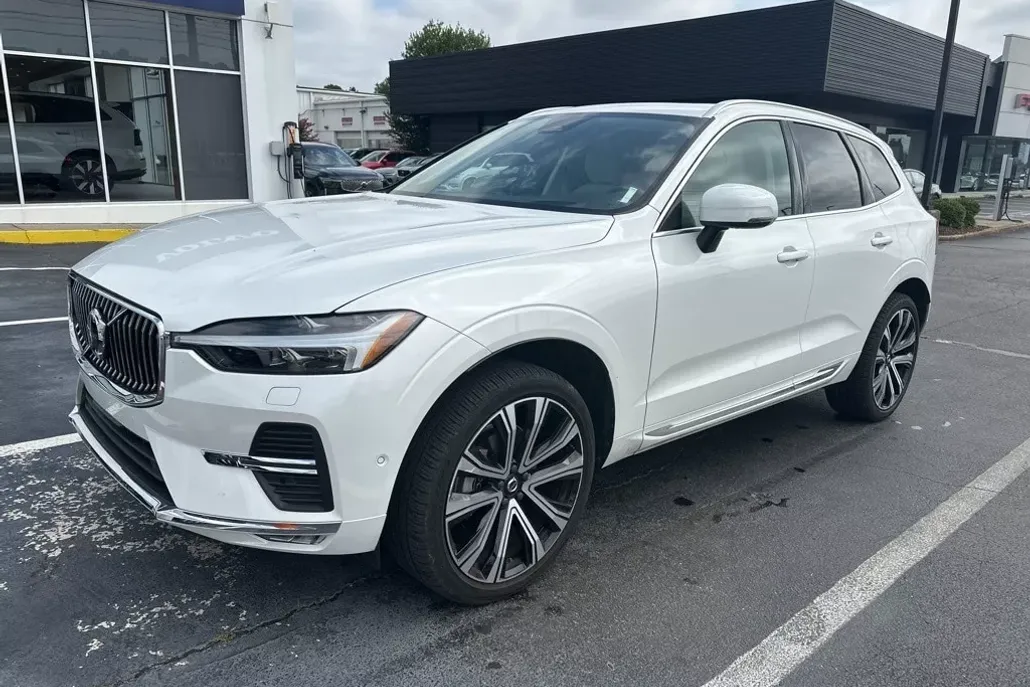 2023 Volvo XC60 B5 Ultimate photo 1