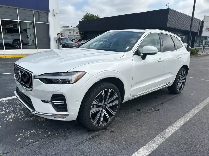 2023 Volvo XC60 B5 Ultimate photo 1
