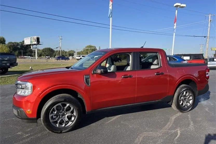 2024 Ford Maverick XLT photo 1