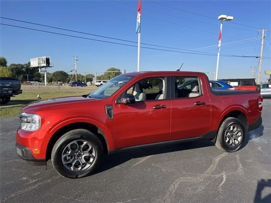 2024 Ford Maverick XLT photo 1