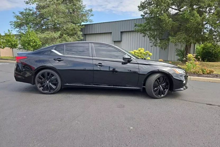 2022 Nissan Altima 2.5 SR photo 1