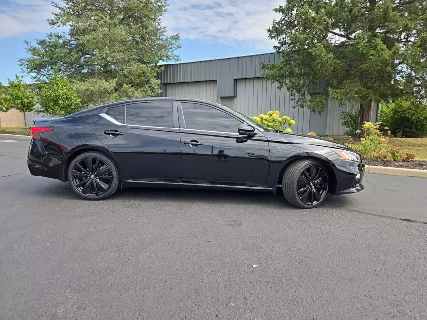 2022 Nissan Altima 2.5 SR photo 1