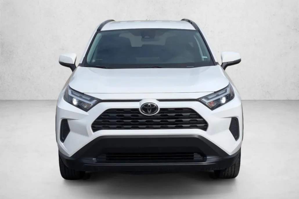 2024 Toyota RAV4 XLE photo 1