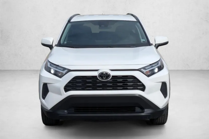 2024 Toyota RAV4 XLE photo 1
