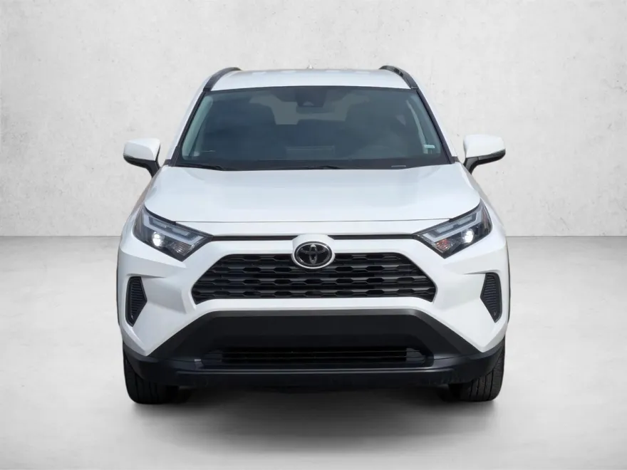 2024 Toyota RAV4 XLE photo 1