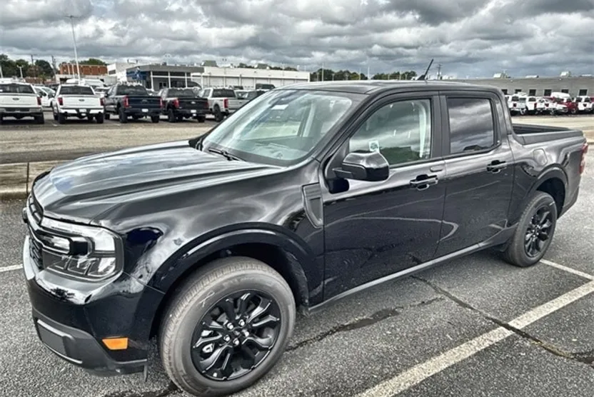 2024 Ford Maverick Lariat photo 1