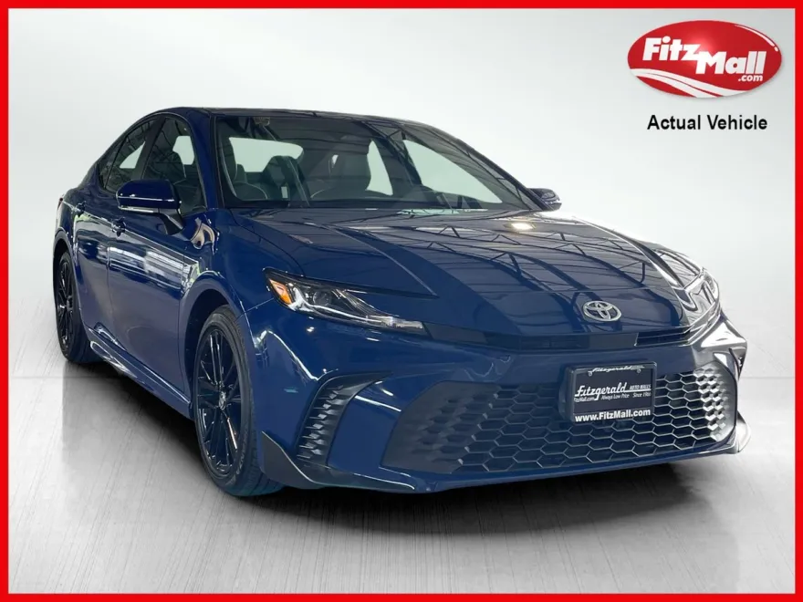 2025 Toyota Camry SE photo 1