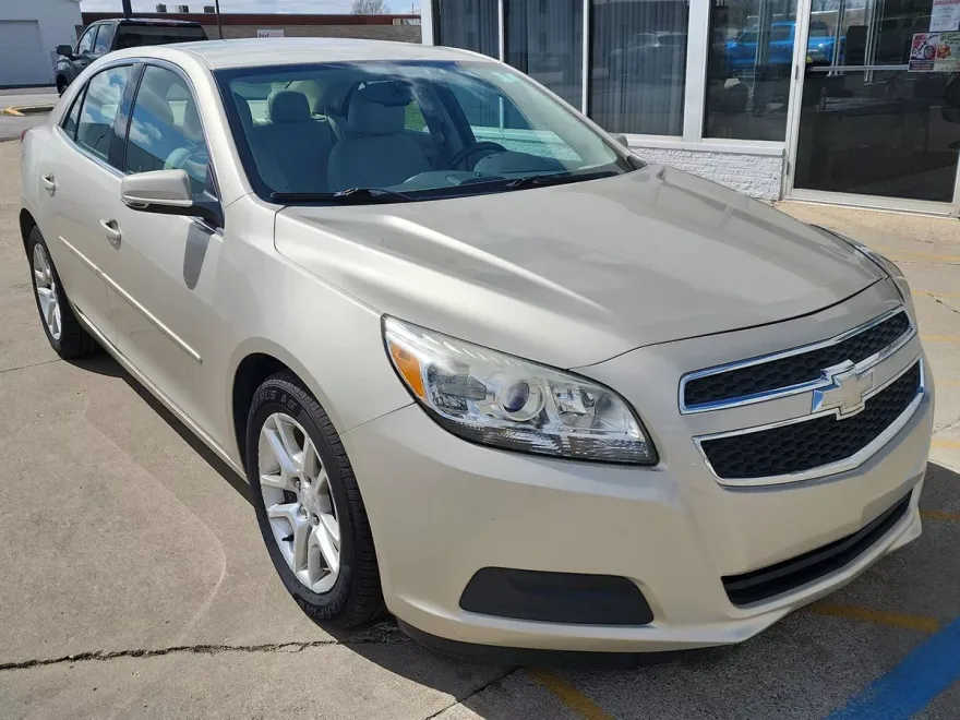 2013 Chevrolet Malibu 1LT photo 1
