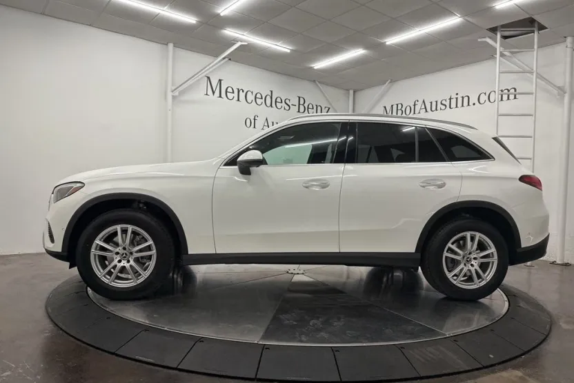 2025 Mercedes Benz GLC 300 4MATIC photo 1