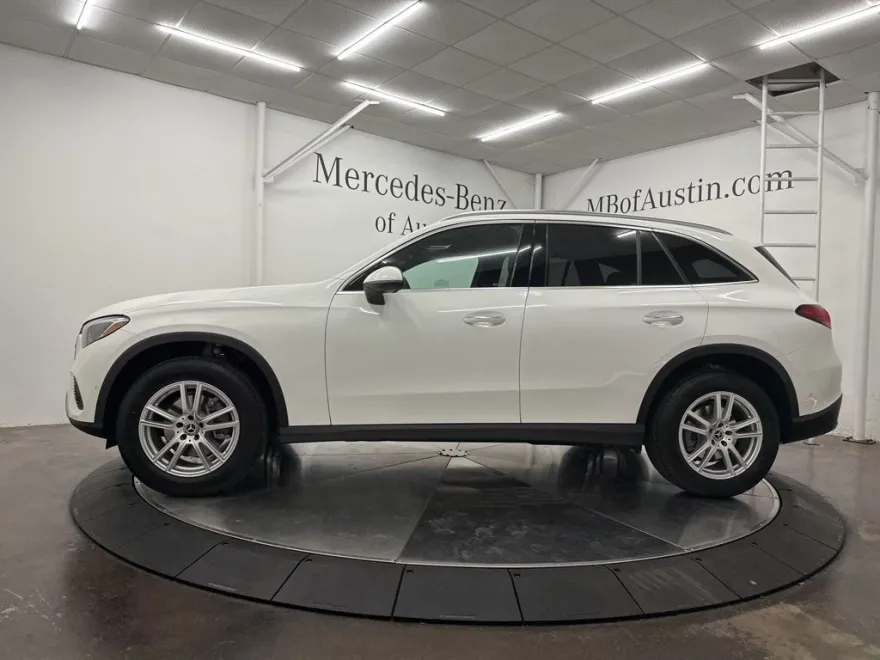 2025 Mercedes Benz GLC 300 4MATIC photo 1