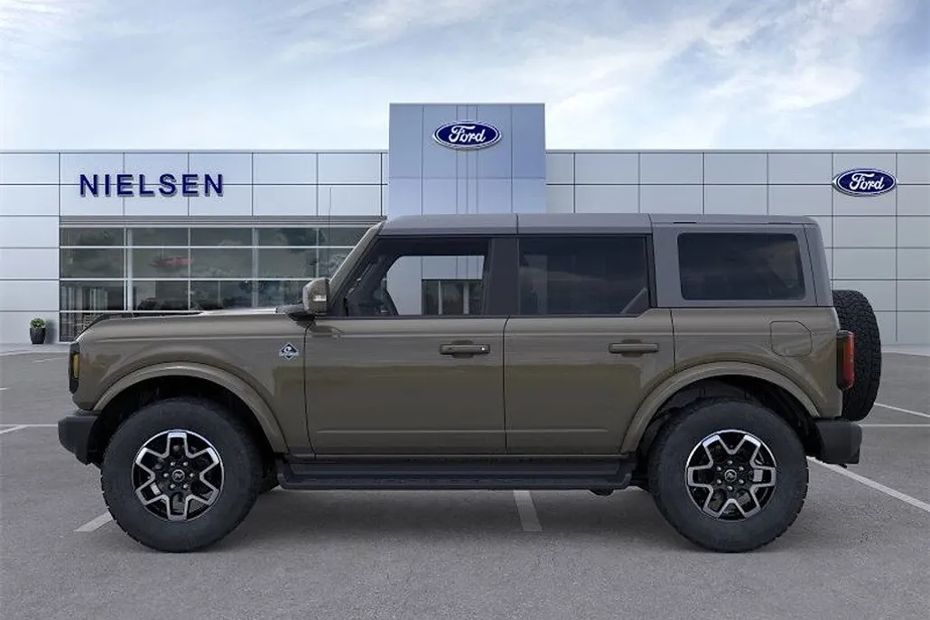 2025 Ford Bronco Outer Banks photo 1