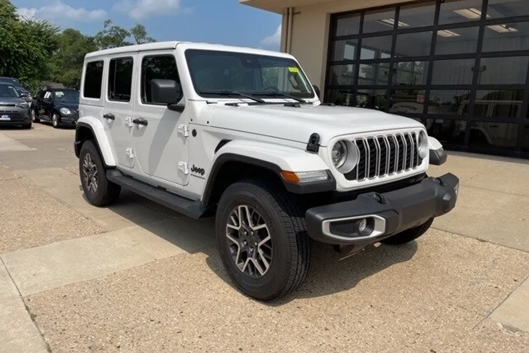 2025 Jeep Wrangler Unlimited Sahara photo 1