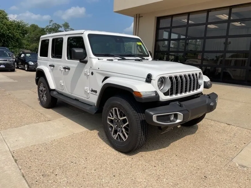 2025 Jeep Wrangler Unlimited Sahara photo 1