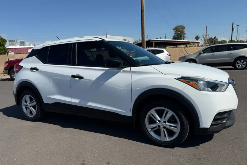 2020 Nissan Kicks S photo 1