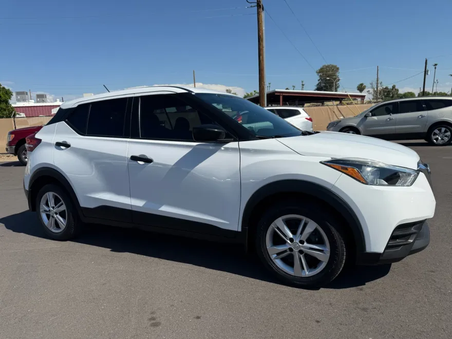 2020 Nissan Kicks S photo 1