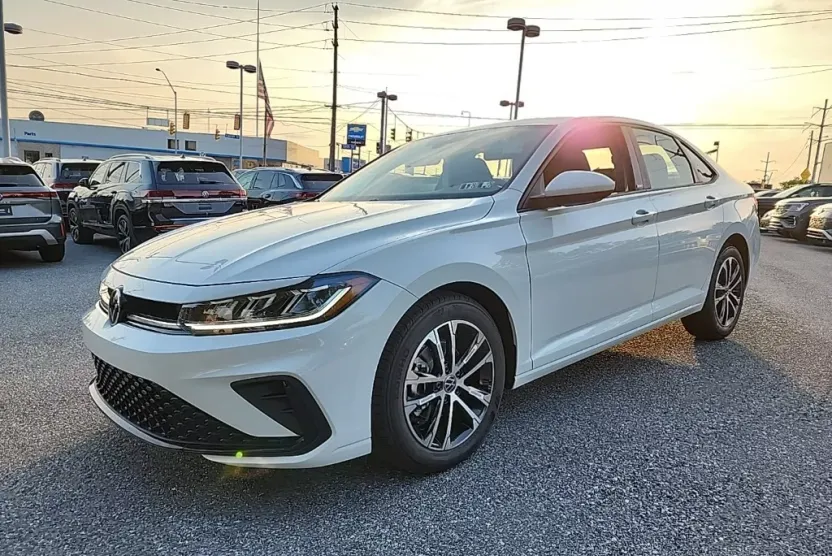 2026 Volkswagen Jetta Sport photo 1