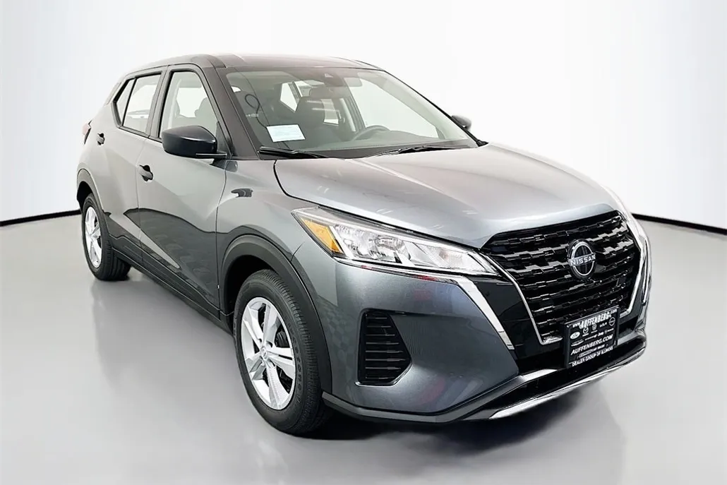 2025 Nissan Kicks Play S photo 1