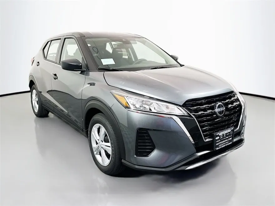 2025 Nissan Kicks Play S photo 1