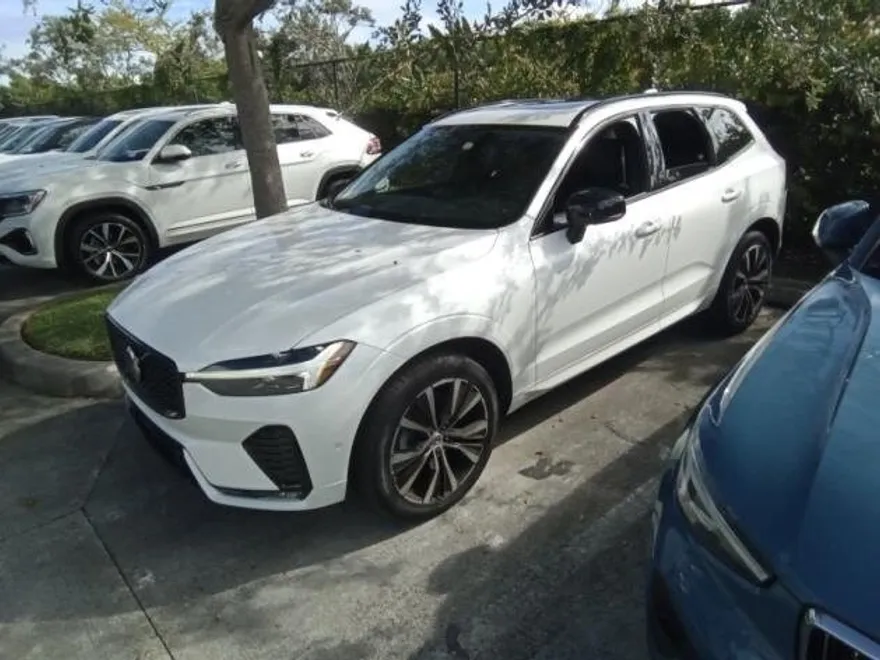 2023 Volvo XC60 B5 Plus photo 1