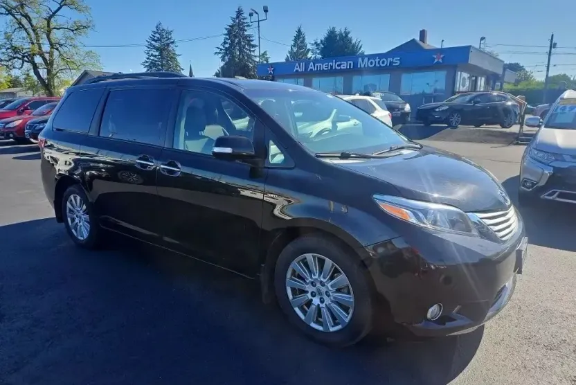 2017 Toyota Sienna Limited photo 1