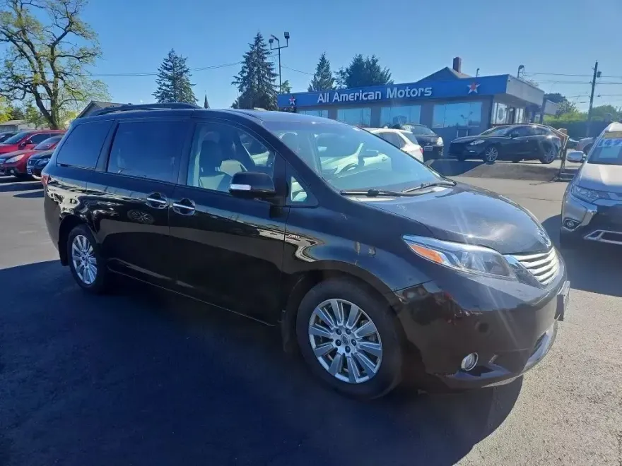 2017 Toyota Sienna Limited photo 1
