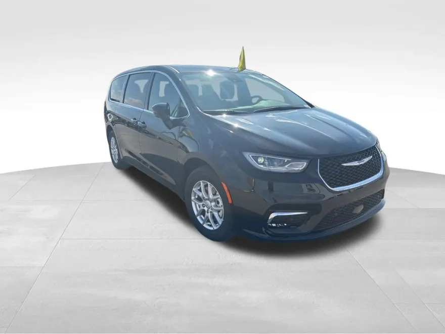 2026 Chrysler Pacifica photo 1