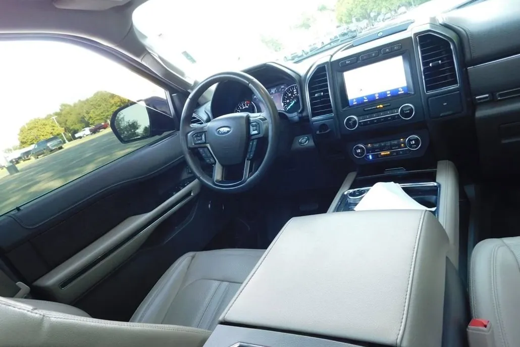 2021 Ford Expedition Limited photo 1