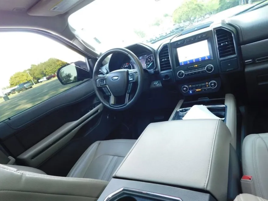 2021 Ford Expedition Limited photo 1