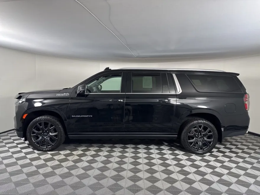 2023 Chevrolet Suburban High Country photo 1