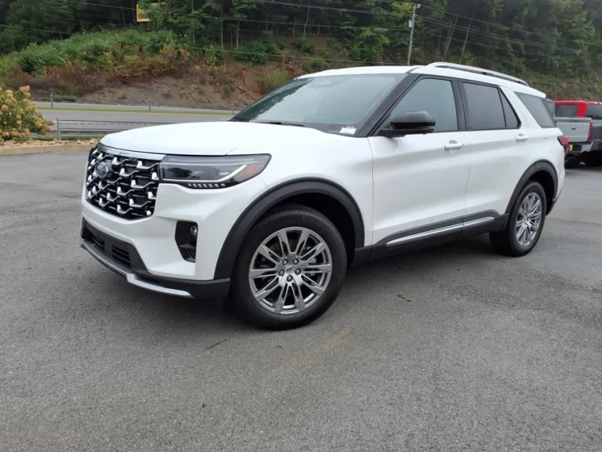 2025 Ford Explorer photo 1
