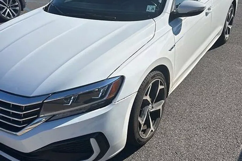 2020 Volkswagen Passat 2.0T R-Line photo 1