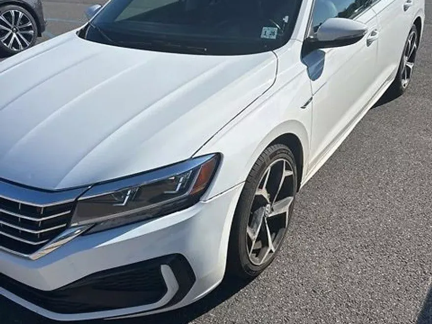 2020 Volkswagen Passat 2.0T R-Line photo 1