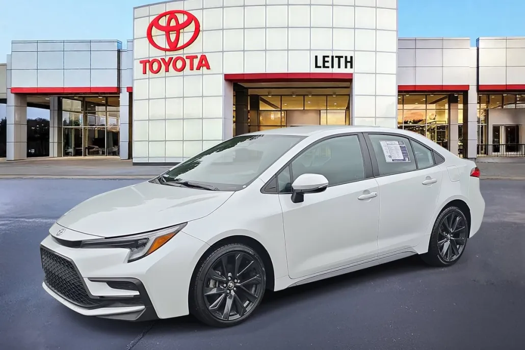 2023 Toyota Corolla SE photo 1