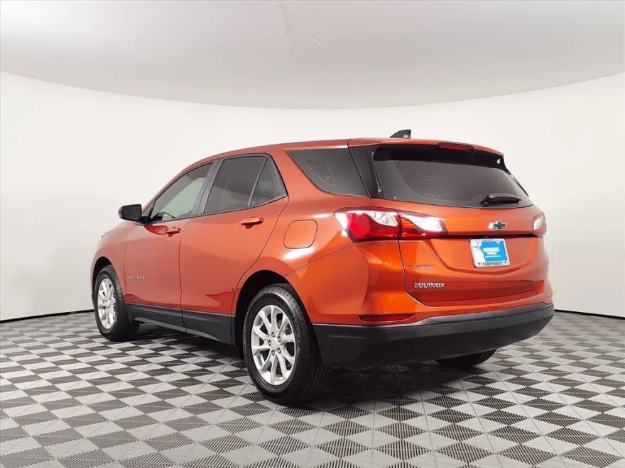 2020 Chevrolet Equinox LS photo 1
