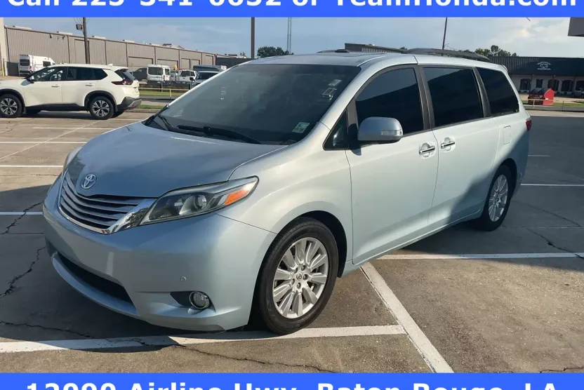 2017 Toyota Sienna Limited photo 1