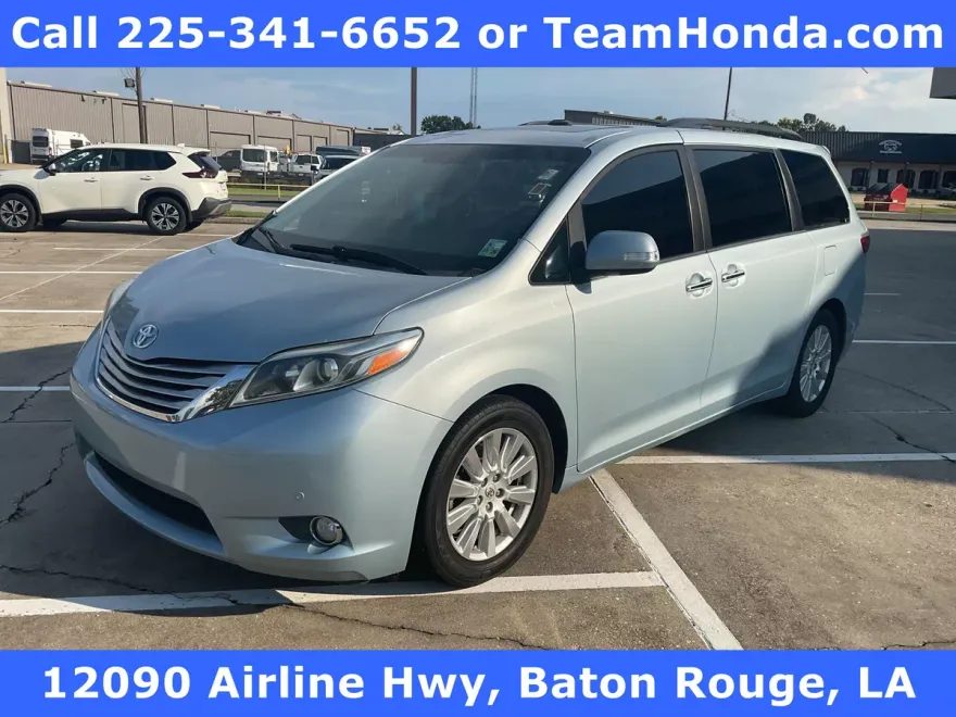 2017 Toyota Sienna Limited photo 1