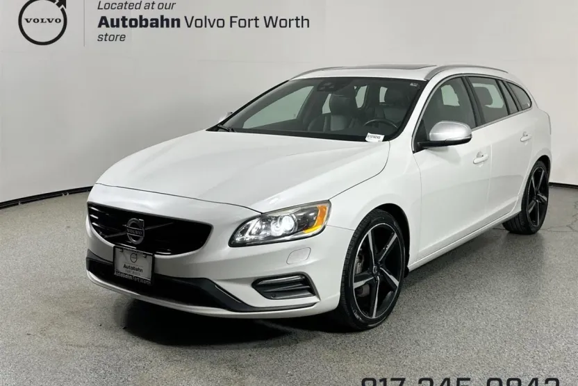 2016 Volvo V60 R-Design Platinum photo 1