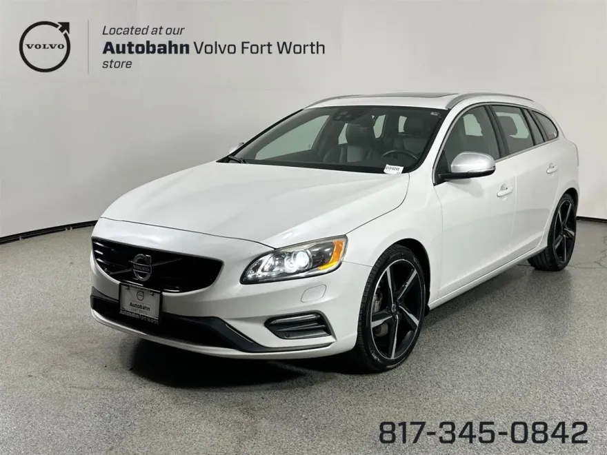 2016 Volvo V60 R-Design Platinum photo 1