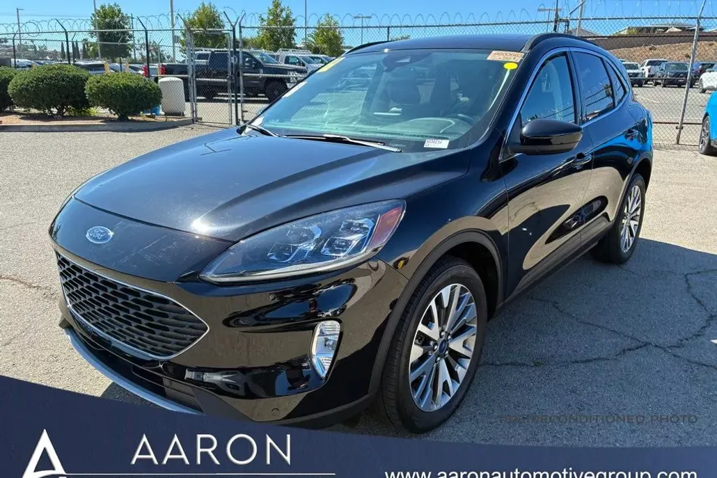 2022 Ford Escape Titanium photo 1