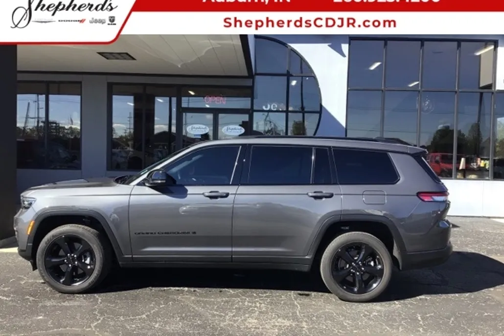 2022 Jeep Grand Cherokee Altitude photo 1