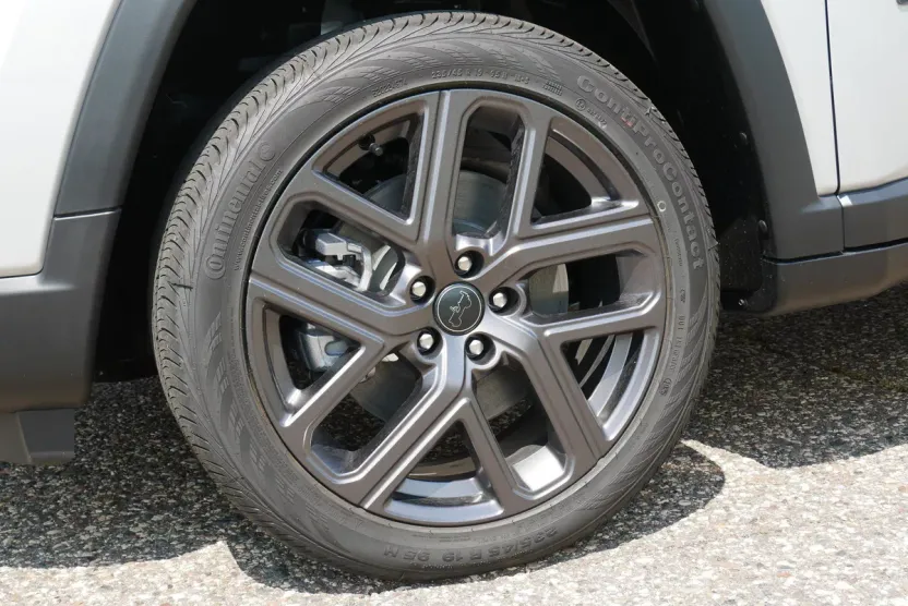 2025 Jeep Compass Limited photo 1