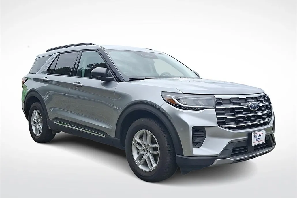 2025 Ford Explorer photo 1