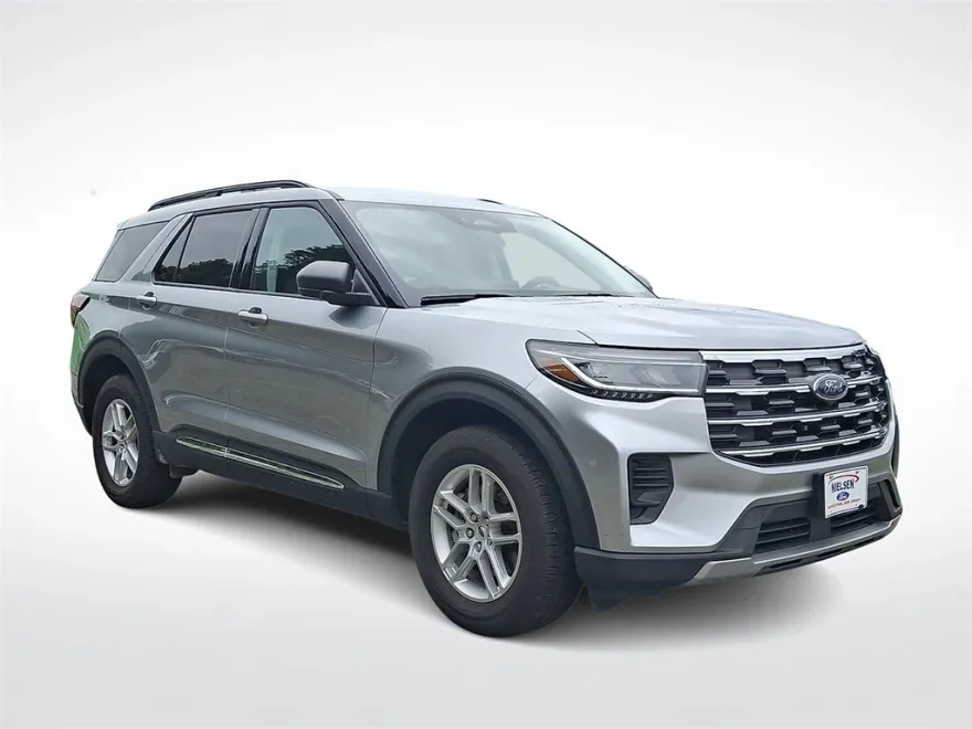 2025 Ford Explorer photo 1